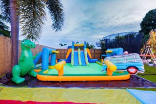 Spacious Family Fun with SUV Hire, Games, Full Kitchen - 1