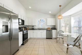 Luxury 4-Bedroom Home with Private Pool, Jacuzzi, AC, Wi-Fi, Cable TV, 5 Minutes from Disney - 3
