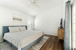 Luxury 4-Bedroom Home with Private Pool, Jacuzzi, AC, Wi-Fi, Cable TV, 5 Minutes from Disney - 6