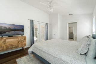 Luxury 4-Bedroom Home with Private Pool, Jacuzzi, AC, Wi-Fi, Cable TV, 5 Minutes from Disney - 2