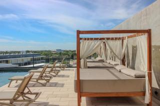 Luxury Studio with Rooftop Pool in Best Location - 9