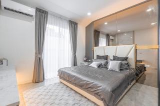 R2市区近海全新现代风格豪华泳池别墅800m到海边 - 0