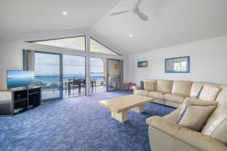 Tah Villa 1, 68 Marine Dr - stunning views, linen and air con - Fingal Bay - 6