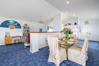 Tah Villa 1, 68 Marine Dr - stunning views, linen and air con - Fingal Bay - 1