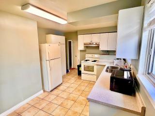 D2 Room Near Airport - Brampton - 5