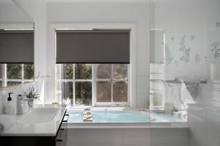 Lucini Two -outdoor deck with bush views - 4