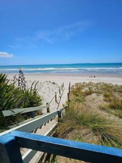 The Kiwi Beach Retreat - Stroll to Beach - Pets Welcome - 0