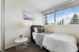 Pad Off Pier - 2BR, Wifi - Glenelg - 7