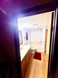 Large bedroom and bathroom to enjoy - 4