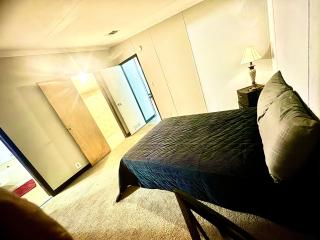 Large bedroom and bathroom to enjoy - 3