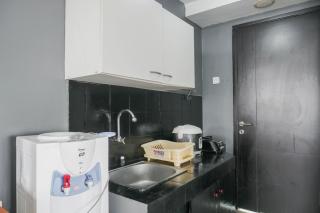 Nice and Warm Studio at Belmont Residence Puri Apartment By Travelio - Jakarta - 8