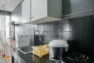 Nice and Warm Studio at Belmont Residence Puri Apartment By Travelio - Jakarta - 2
