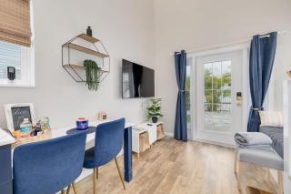 Tiny Home with Pool in Heart of DT Dunedin - 8