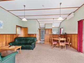 Huka Falls Cottage - Lake Taupo Holiday Home - Taupo - 8