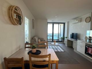 Top-Floor Luxury 1B1B apt L44 with Spectacular City Views - 6