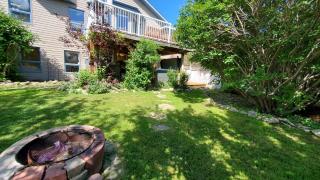Airdrie Modern Walkout Bsmt Suite with Hot Tub - Airdrie - 8