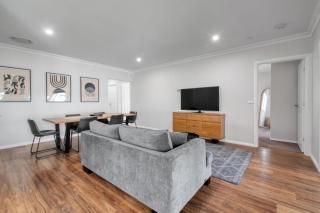 Whitewood Retreat - Modern Elegance, Serene Stay - Wagga Wagga - 4