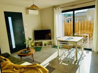 Maison ensoleillée sur-équipée avec terrasse et parking - Saint-Victor-la-Coste - 4