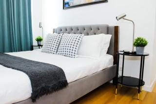 Vibrant City Skyline Views 1br - 8