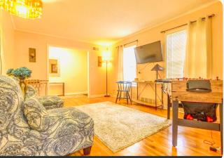 Spacious home close to everything in Memphis - 4