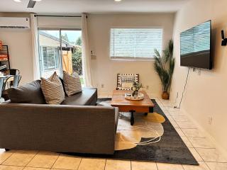 Pet friendly Spacious 3Bed with HUGE Back Yard - San Diego - 2