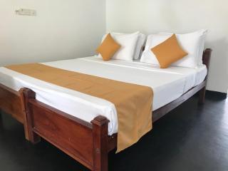 Sunray Beach House - Tangalle - 2