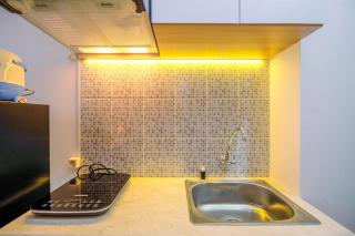 Cozy Living Studio at Evenciio Margonda Apartment near UI By Travelio - Depok - 1