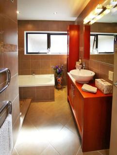 Acacia Bay Lodge- Private Manor with Lake and Garden views - Taupo - 5