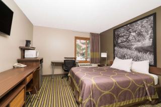 Super 8 by Wyndham St. Cloud - 7