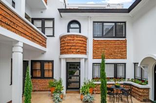 Brilliant 2BRM, Fully Renovated Art Deco Classic - 9