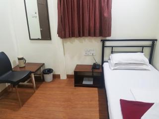 Hotel Kumkum - Bombay - 6