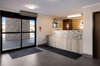 Quality Inn Hall of Fame - Canton - 3