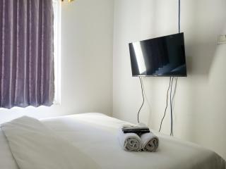 Elegant and Comfy 1BR Apartment at Northland Ancol By Travelio - 8