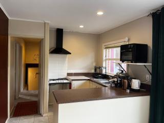 Serene Home Close to Everything - Auckland - 3