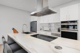 LUX 10BR 10BA Pool Beach Front Villa Playa by Bocobay - Oranjestad - 1