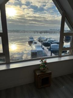 Lough Key Luxury Riverfront Apartment - Cootehall - 4