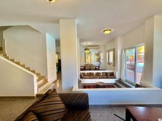 Luxury 4BR Villa Sea View Aldora Resort, Hurghada - Hurghada - 9