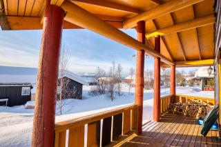 Nostalgic Cabin with 3 BR, Fireplace, and Terrace - Beitostøl - 9