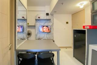Comfort Stay 2BR at 16th Floor Tokyo Riverside PIK 2 Apartment By Travelio - Rawalembang - 4