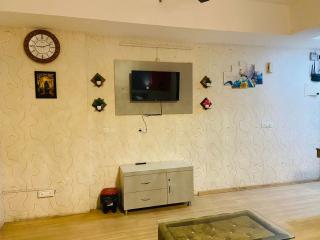 The Cozy Cove Stay - Lucknow - 3