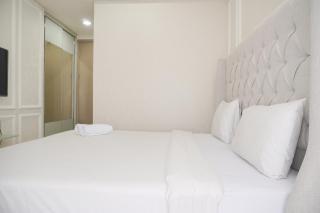 Modern Look and Warm 1BR at Gold Coast Apartment By Travelio - Giacarta - 3