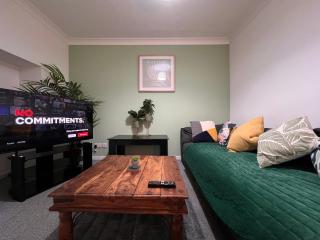 4 Bed Comfy Getaway - 0