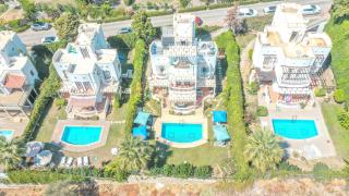 Vintage Villa - 0