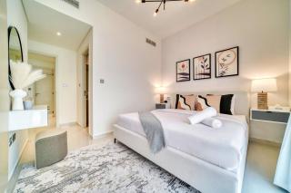 Stunning Private Pool 4 Bedroom House - Damac Hills 2 Dubai Land - Dubai - 4