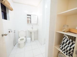 HILLSIDE Nest Townhouse in Subic Bay with Self-Serve Breakfast- Full AC, Pet Friendly, Monkeys! - Sawat - 9
