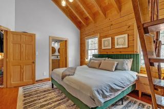 Modern Log Cabin with Skiing & Work-Friendly Setup home - Warren - 1