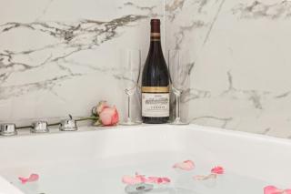 Lavie Maison Hot Tub and AC Near Arc de Triomphe - Paris - 2