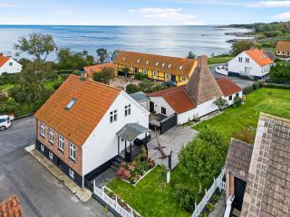 Charming Summerhouse W, Perfect Seaview Location - Svaneke - 0