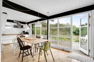 Lovely Beach Home Enveloped In Green Surroundings - 3