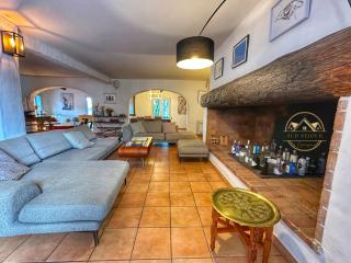 MAS M - Villa d'exception - Piscine - Jeux Enfants - BBQ - Plancha - Cheminée - Calme - 5 Chambres - SUDSEJOURCONCIERGERIE - 6